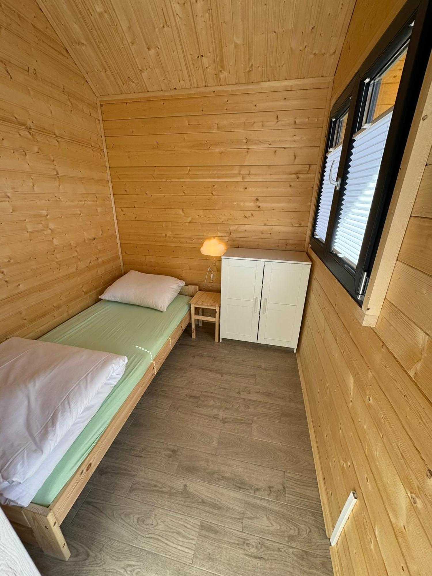 Osrodek Wczasowy Kuba Hotel Jaroslawiec Ngoại thất bức ảnh
